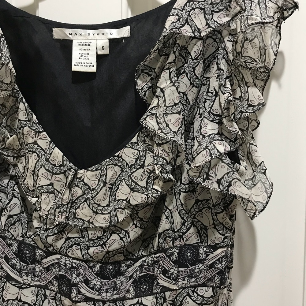 Max Studio Butterfly Patterned Ruffle Top - Picture 2 of 4